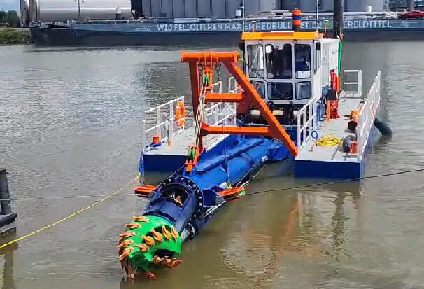 CSD250 Dredger Begins Its Journey to Greenland