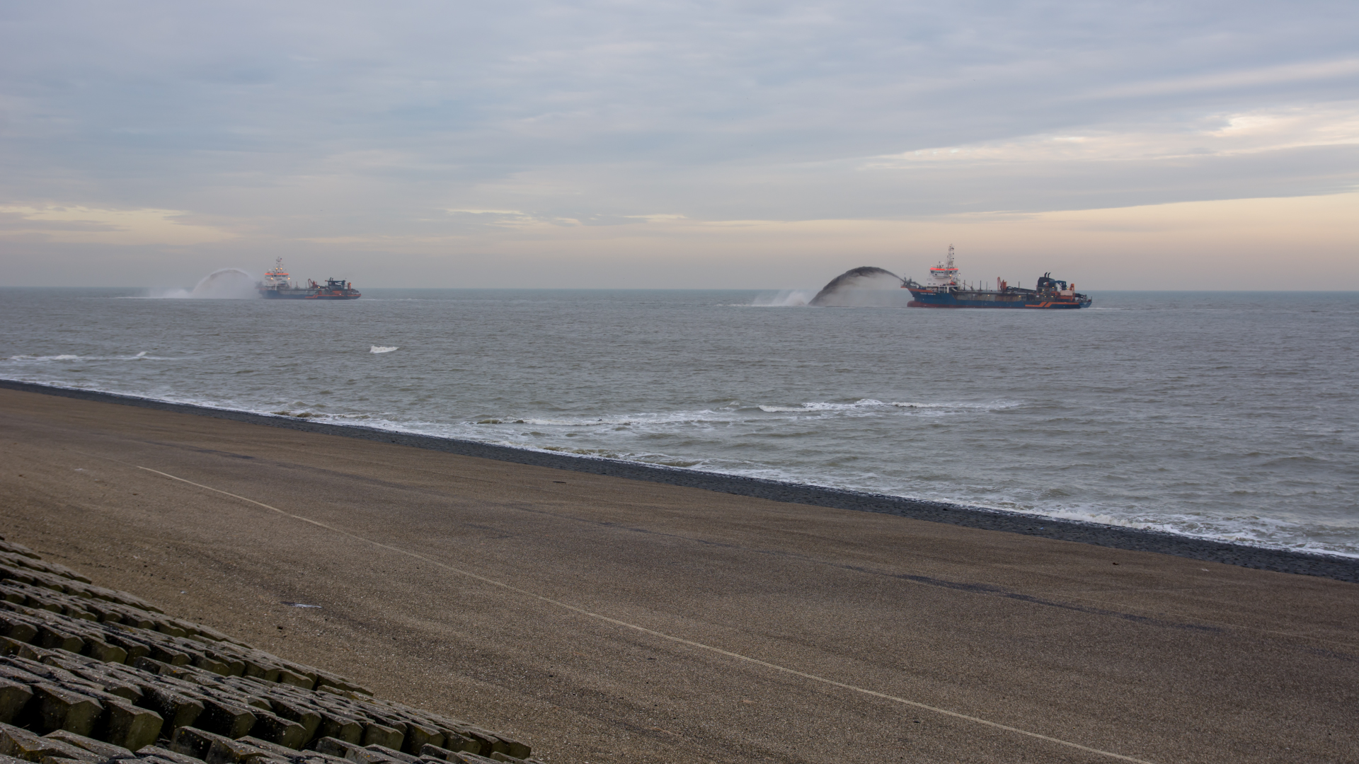 China-First-Dual-Fuel-Dredger-Completes-Sea-Trial