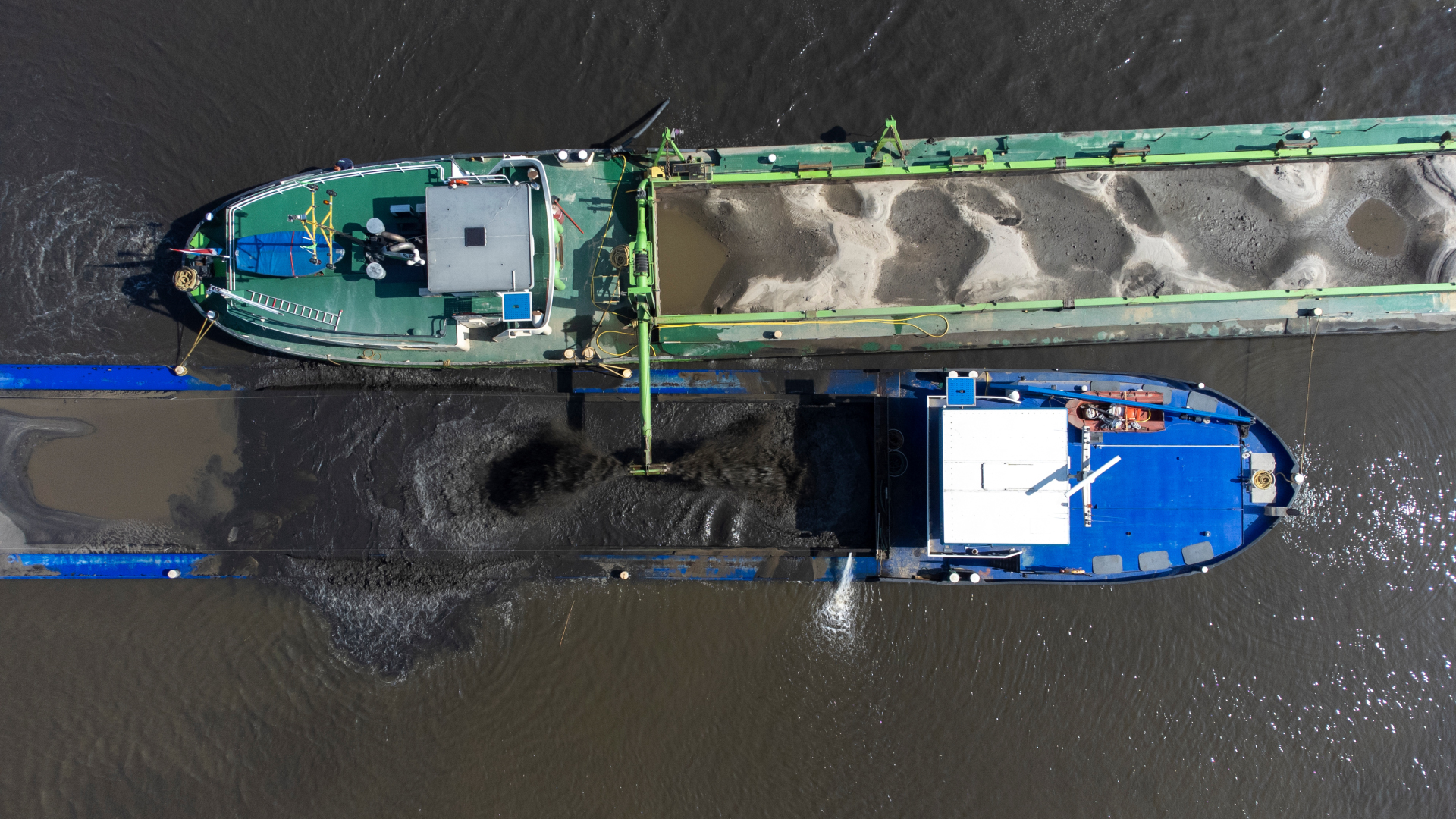 Emerald-Duchess-Advanced-Dredger-Enhances-Safety-on-River-Tees