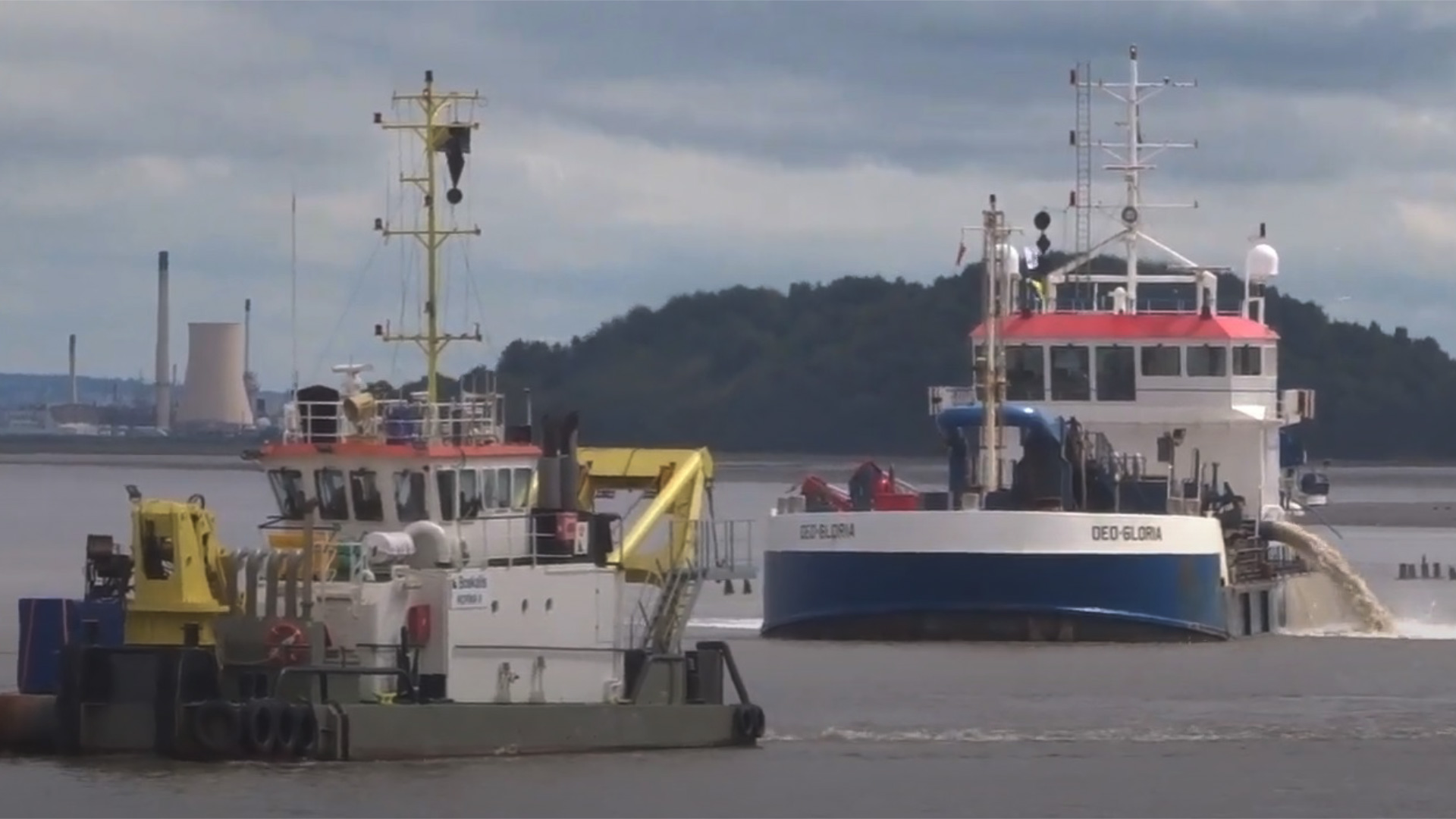 Maintaining-the-River-Mersey-Dredger-Deo-Gloria