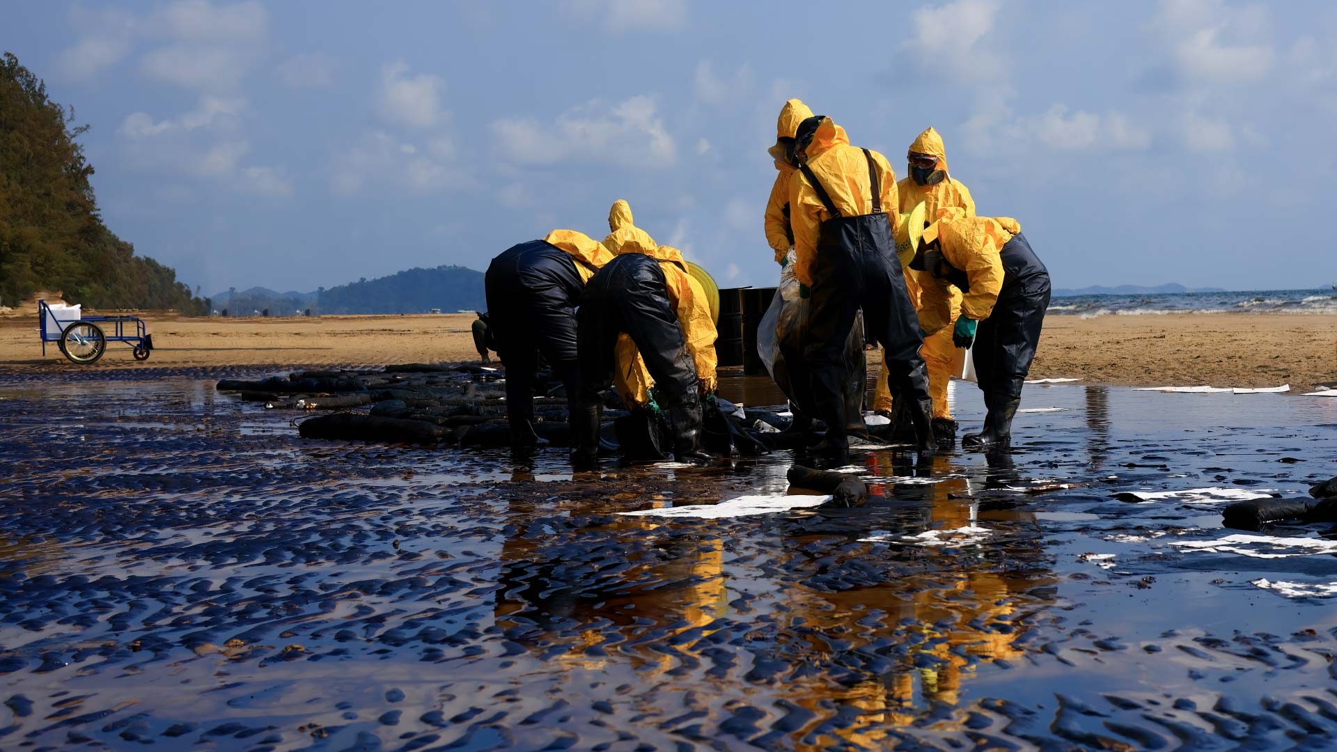 Singapore-Completes-Extensive-Oil-Spill-Cleanup