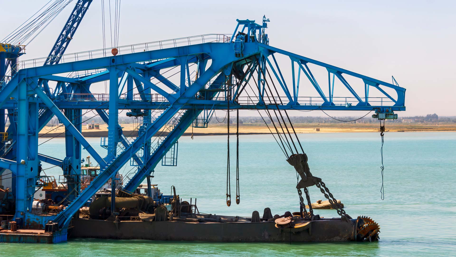 Exploring the Mechanics and Advantages of Dredging and Sand Transfer Systems