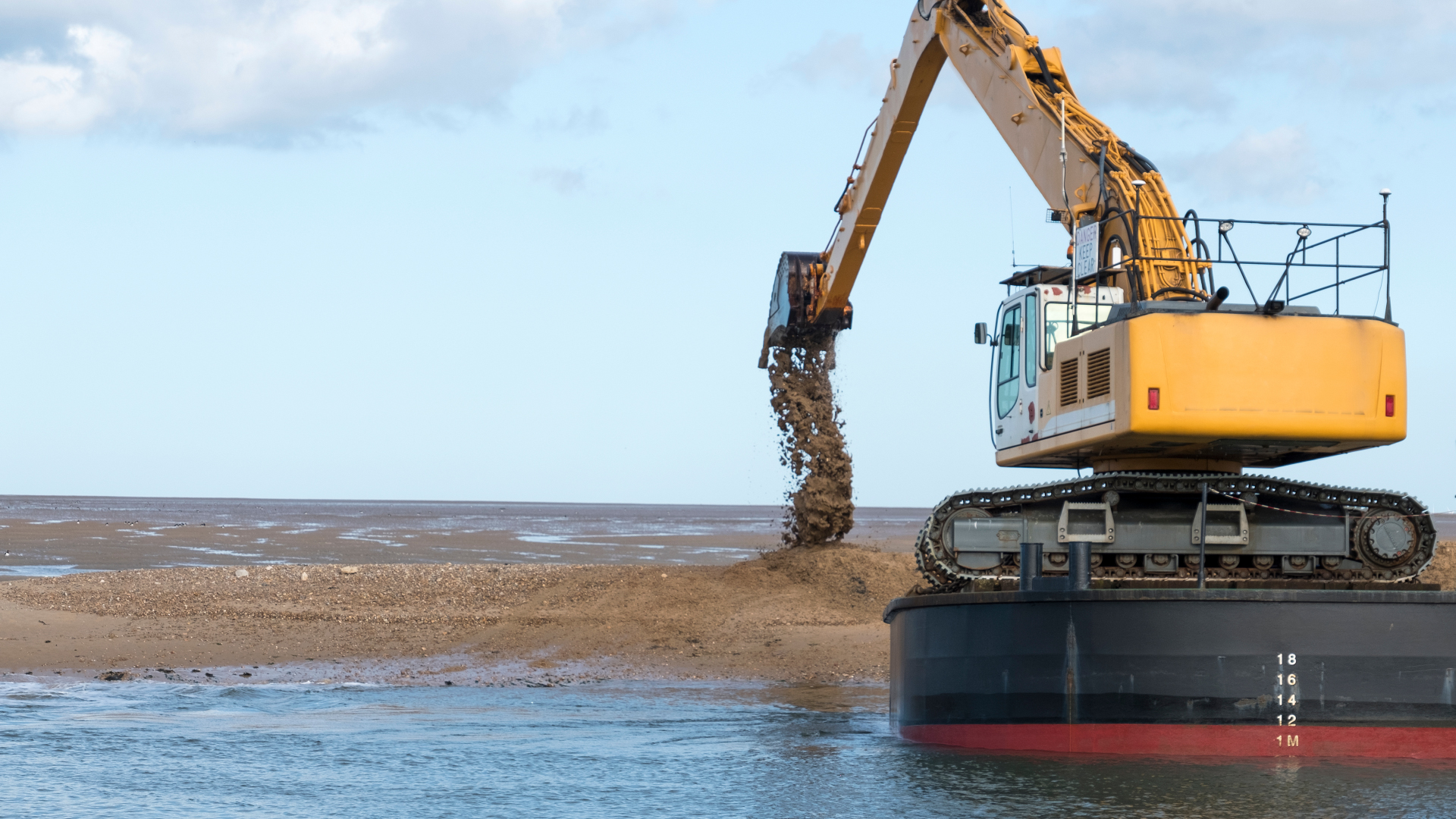 Dredger C H Horn Begins Maintenance at Woolverstone Marina