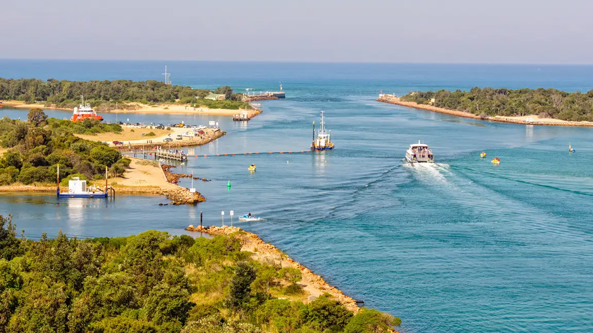 Decades of Dredging at Gippsland Lakes From April Hamer to Modern TSHD Technology