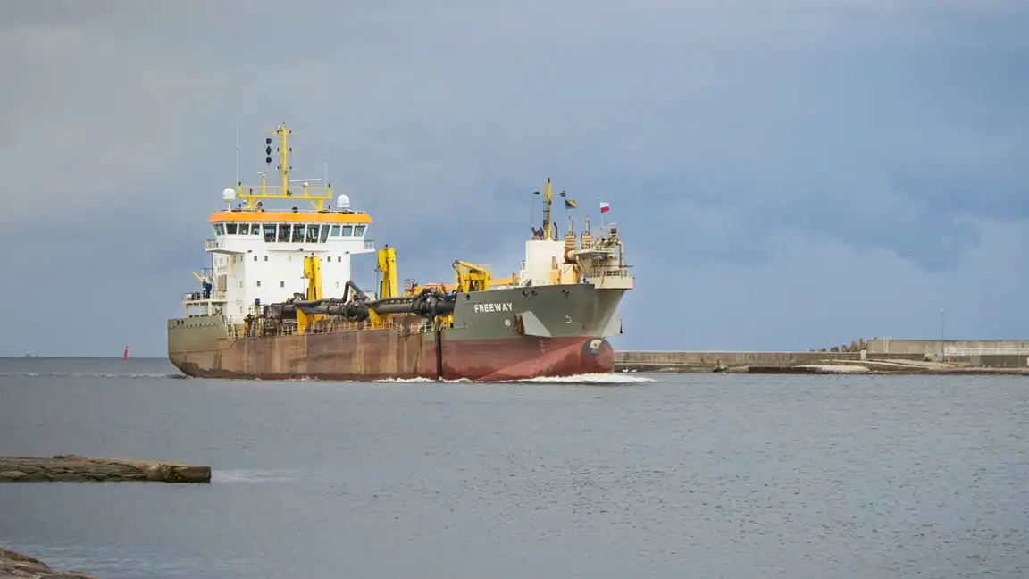Engineering Challenges at Sea Overcoming Hard Soil Conditions in Port Dredging